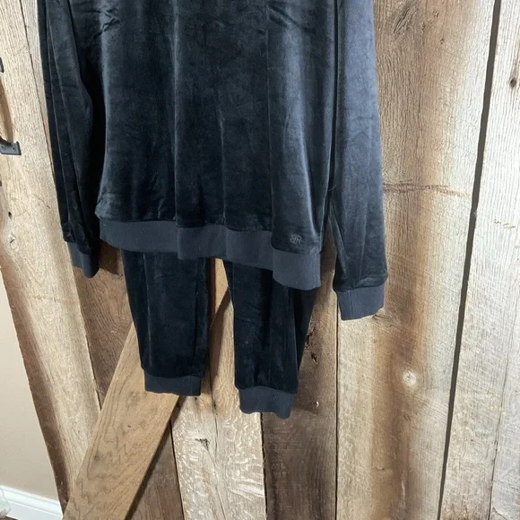 Banana Republic Women's Super Soft Velour Sweatshirt & Jogger Set (Black, M) - Picture 4 of 5